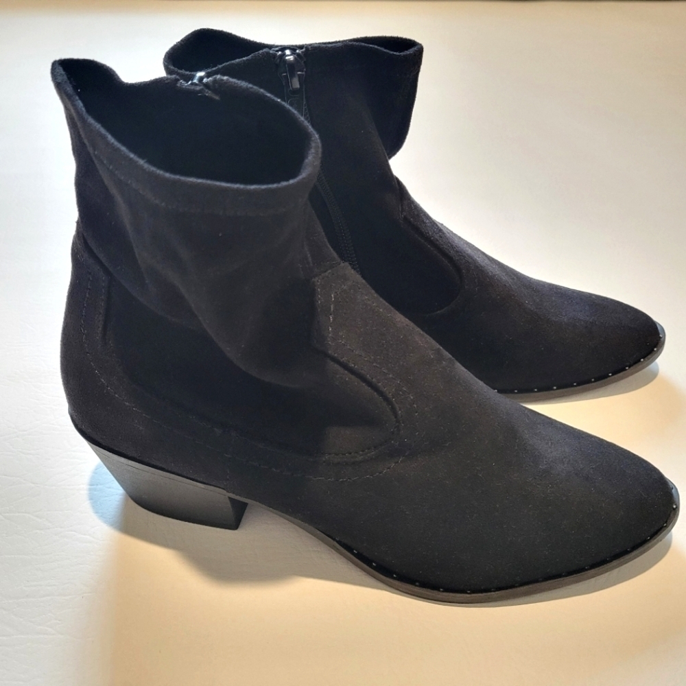 SO womens black faux suede zipper closure stacked heel ankle boots size 9 NWOB - Picture 2 of 11